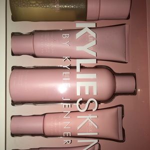 KylieSkin Makeup - BRAND NEW KylieSkin Face Wash 💦 KylieSkin Makeup - BRAND NEW KylieSkin Face Wash 💦